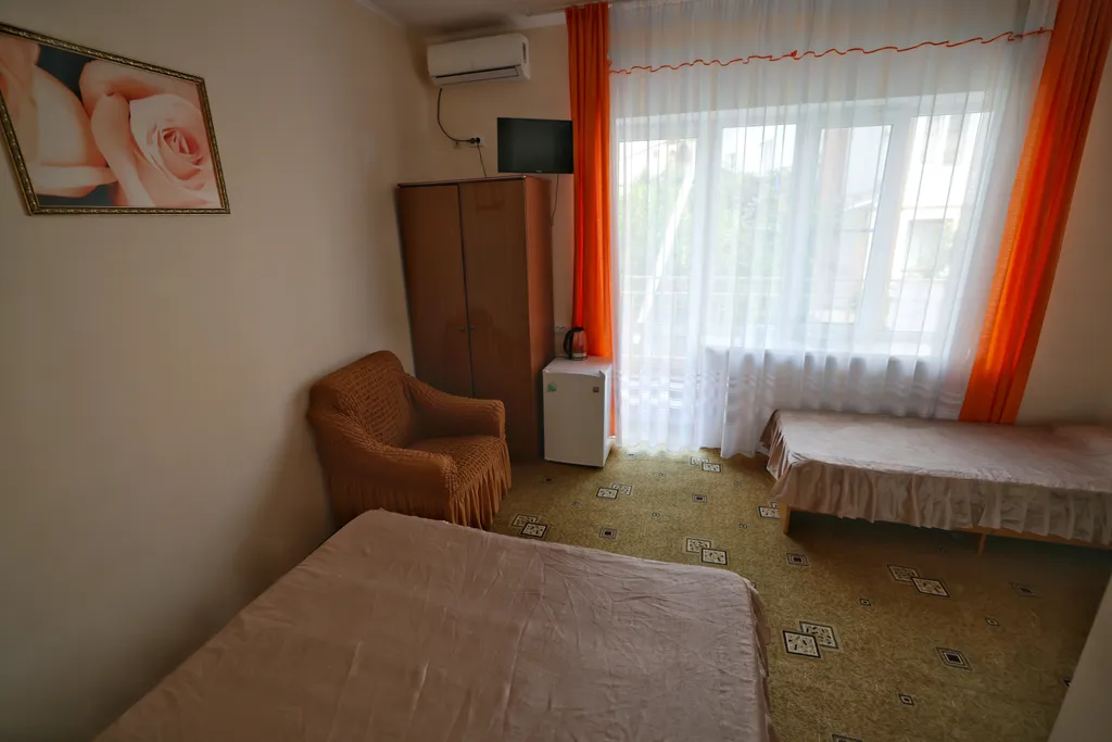 Квартира Трехместный номер с доп. местом с балконом и видом на горы — Лазаревское