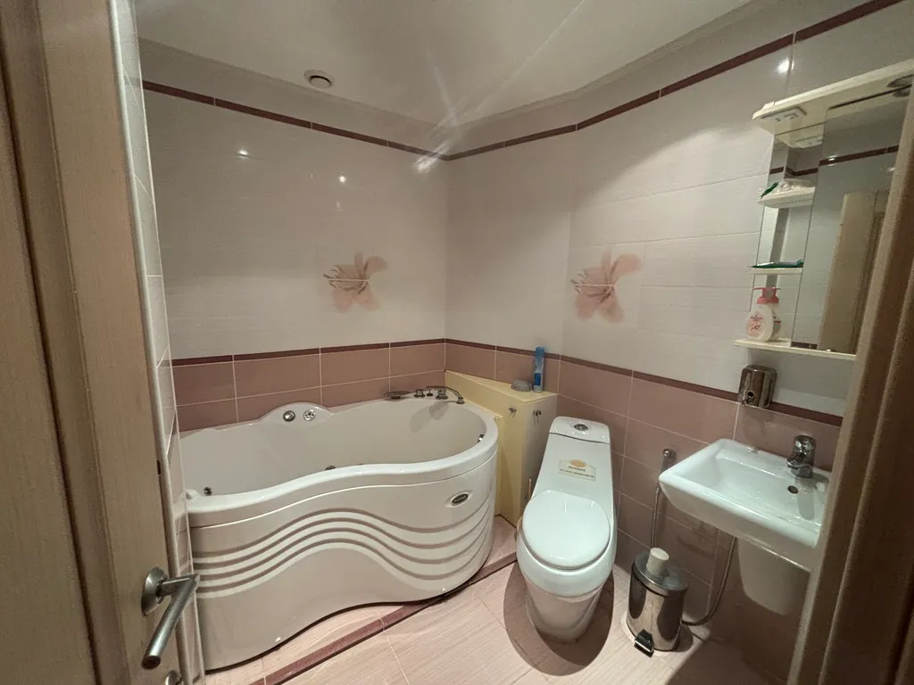 Двухкомнатная квартира на берегу озера Большой Еланчик