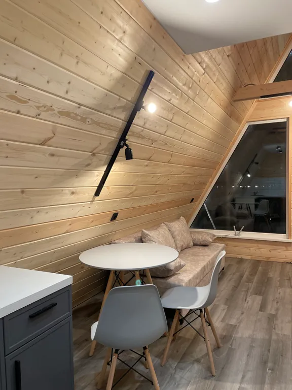 Глэмпинг в сосновом лесу