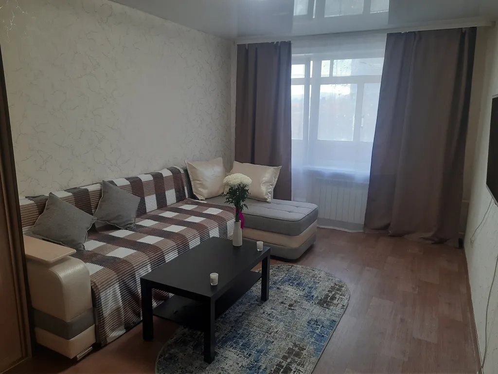 Уютная квартира в центре города — аренда посуточно в Тында