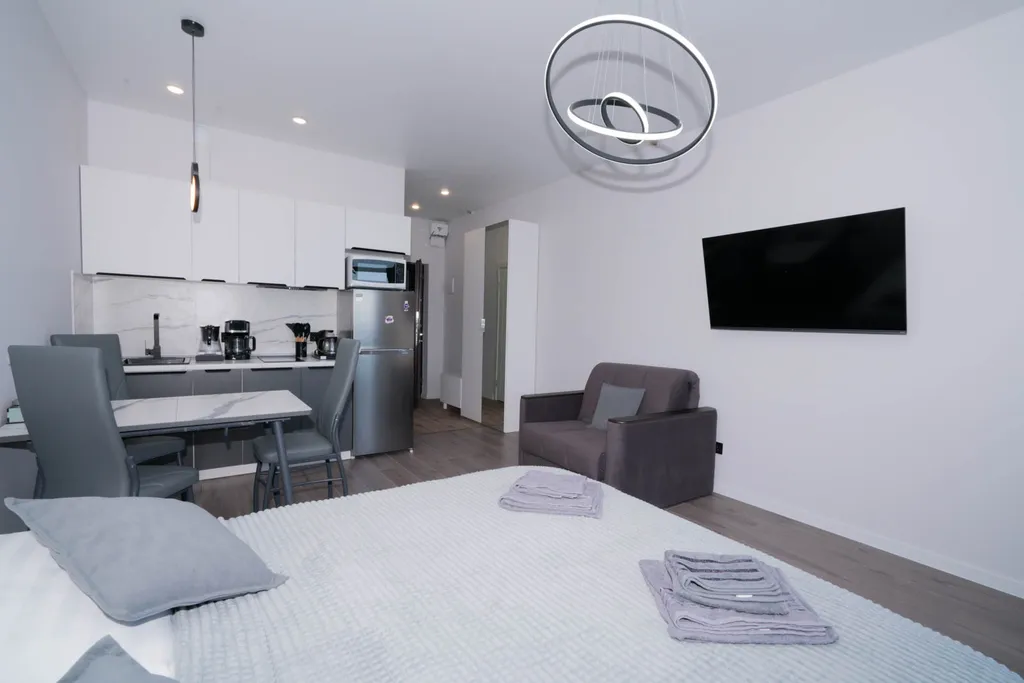 Дизайнерская студия Ls-deep music с видом на море с 13 этажа