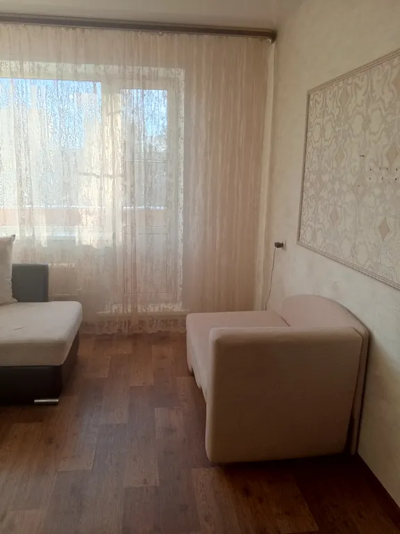 Сдается квартира в центре левобережья с двумя диванами.