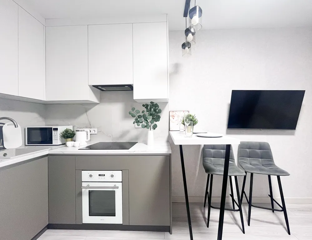 Прекрасная студия с лоджией