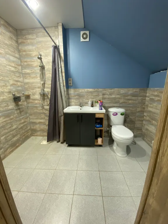 Дом на берегу залива реки Волга