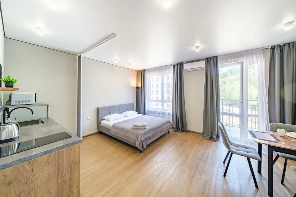 Стильная новая студия с видом на лес