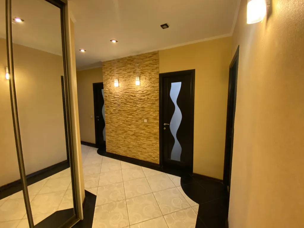 Квартира Просторная 2-х комнатная квартира (центр) — Севастополь