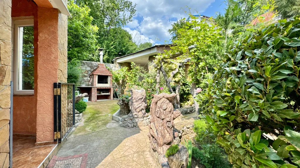 Домик с садом в Кореизе возле ялты