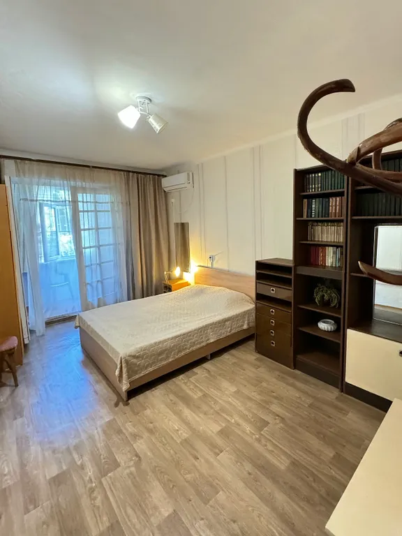 Просторная квартира в центре — аренда посуточно в Пицунда