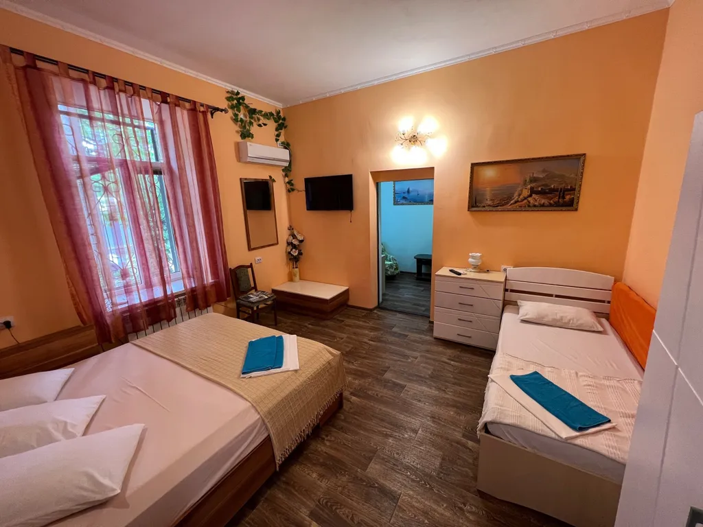 Двухкомнатный дом с большим отдельным двором