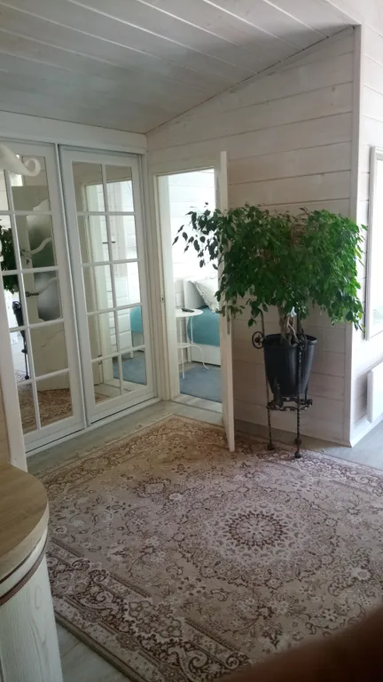 Уютный коттедж с баней и подогреваемой купелью.