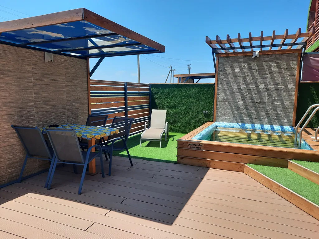 Дом с минибассейном