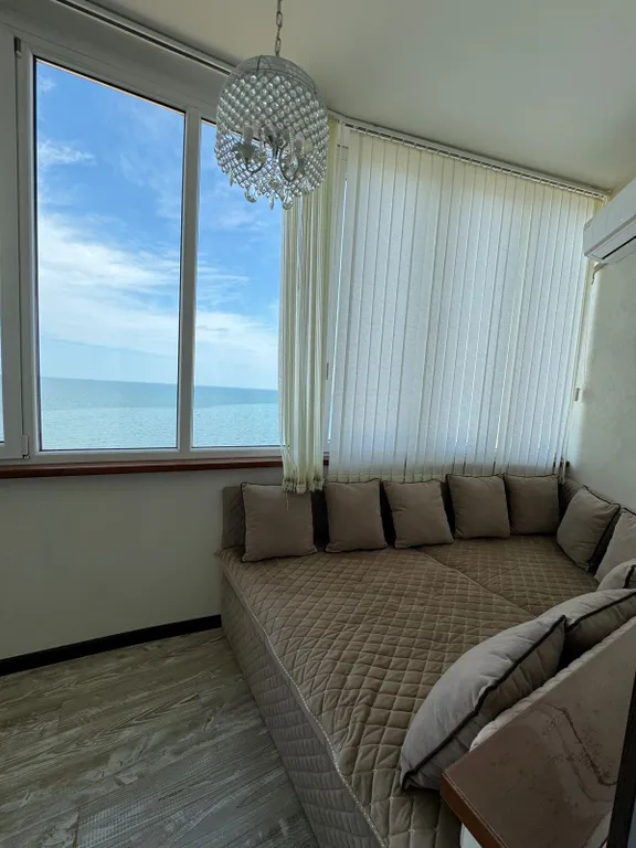 Квартира с видом на море, квартира на берегу моря