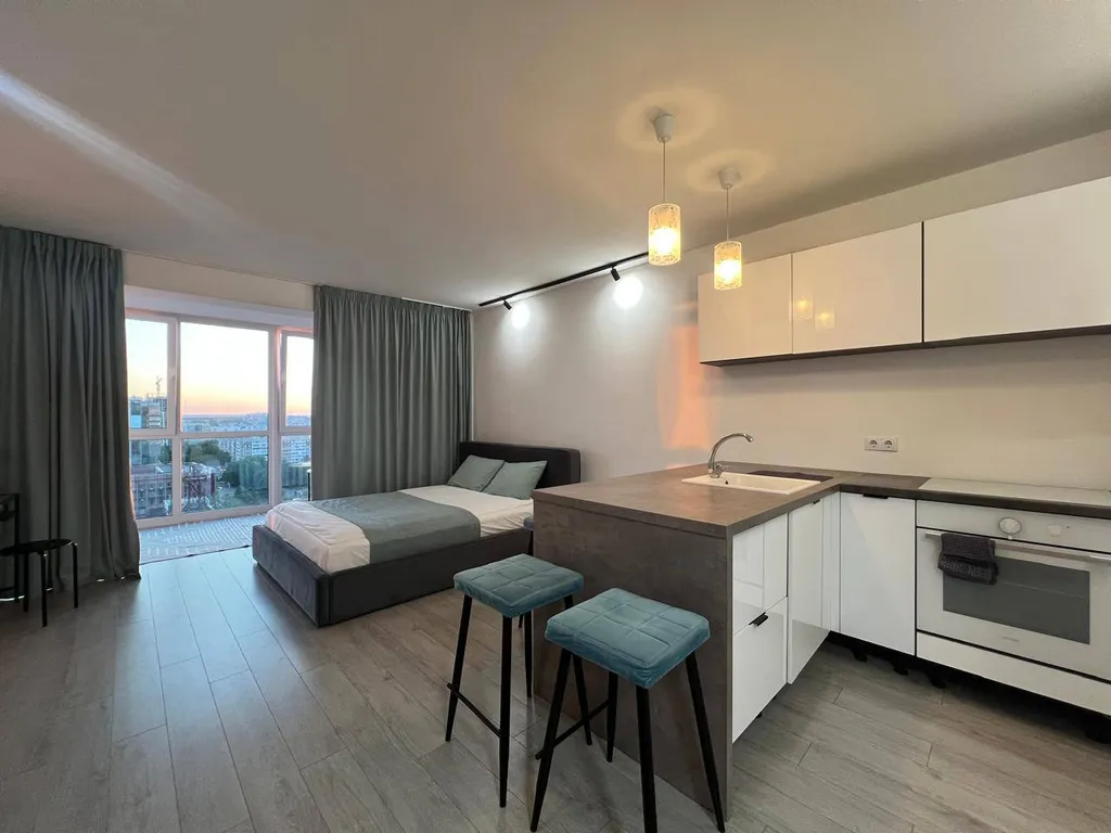 Студия на 15 этаже с современным ремонтом и потрясающим видом на город