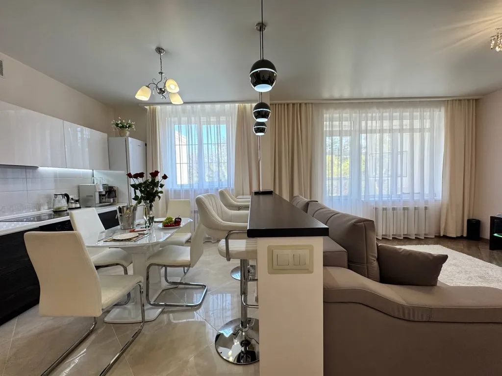 Квартира с камином у леса