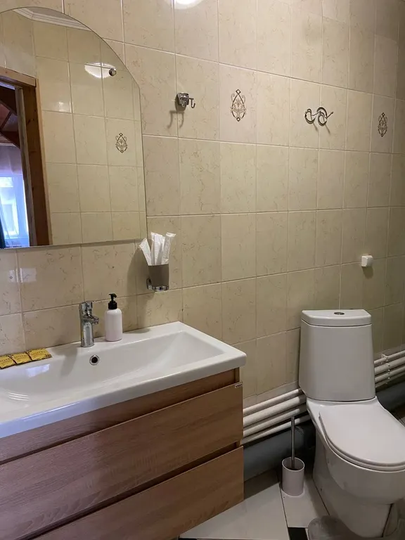 Домик на базе отдыха с бассейном 2