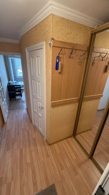 Квартира в живописном районе города.
Есть все отчётные документы.