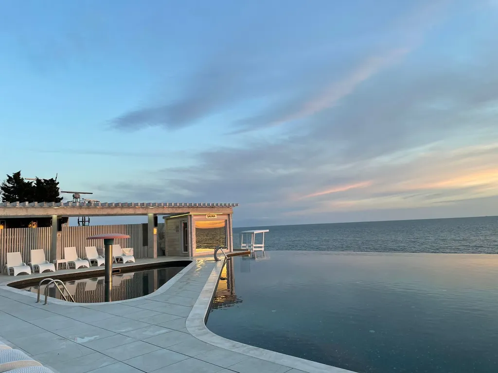 Лазурные апартаменты на берегу моря в отеле Лучезарный Резорт 4