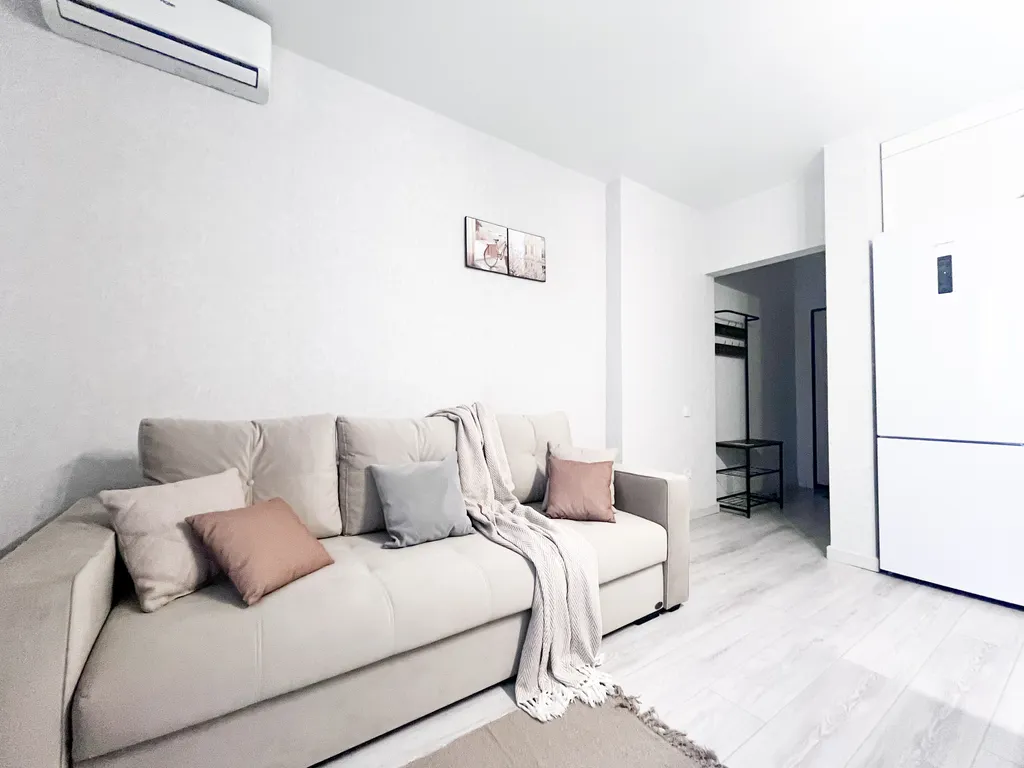 Прекрасная студия с лоджией