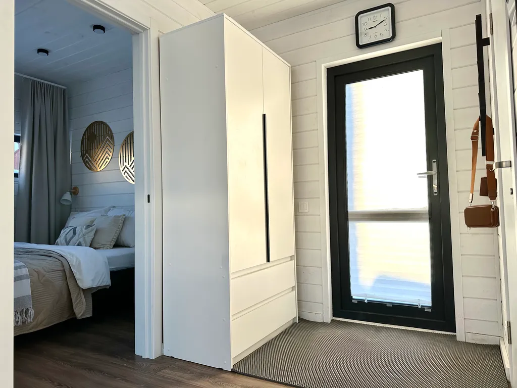 Домик у озера с баней и чаном