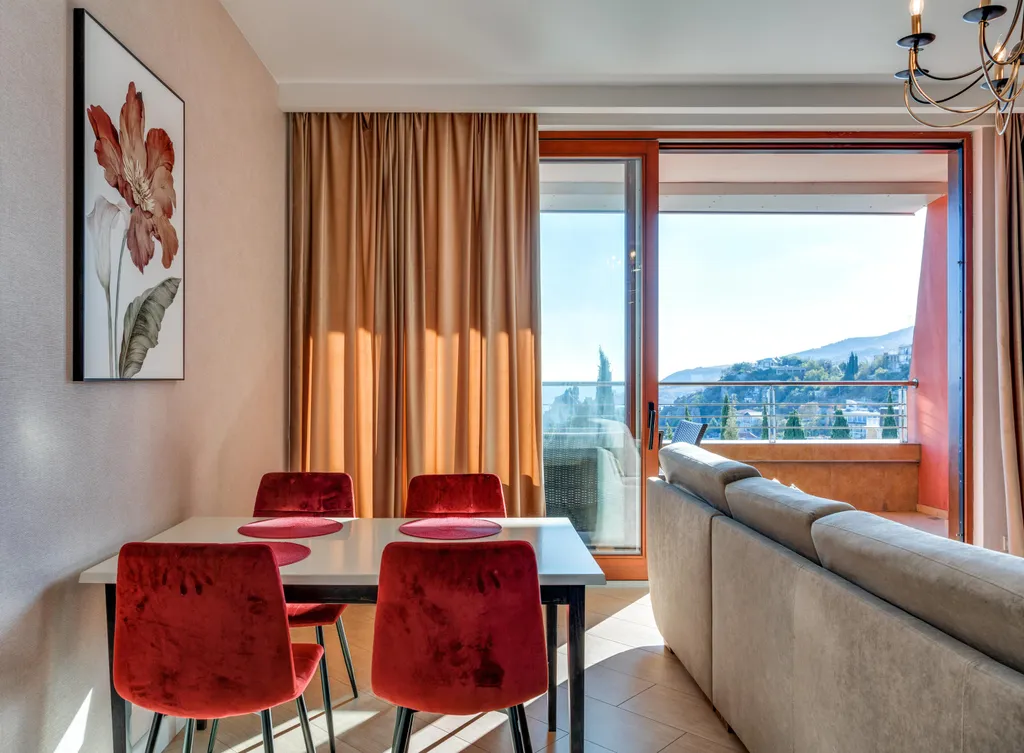 3-комнатная квартира с видом на море