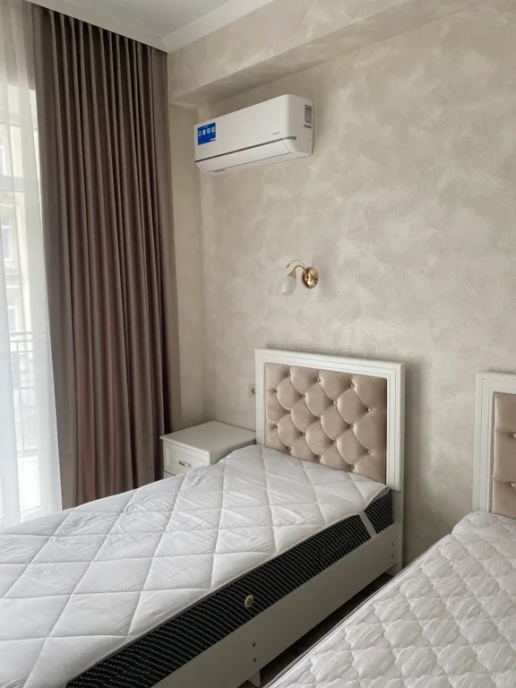 Двухкомнатная квартира с балконом в центре города