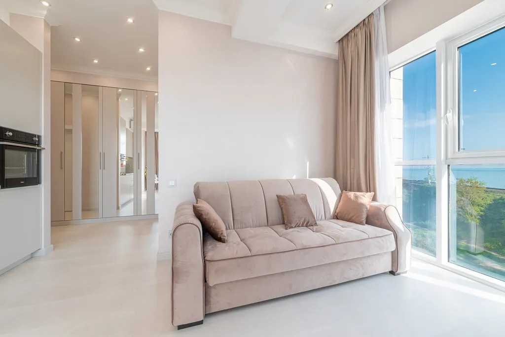 Дизайнерская квартира на берегу моря