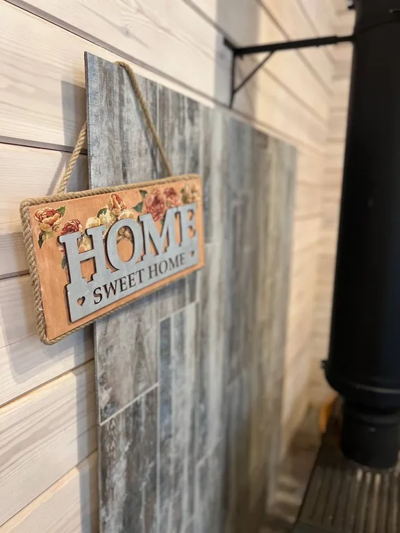 Сказочное шале в лесу