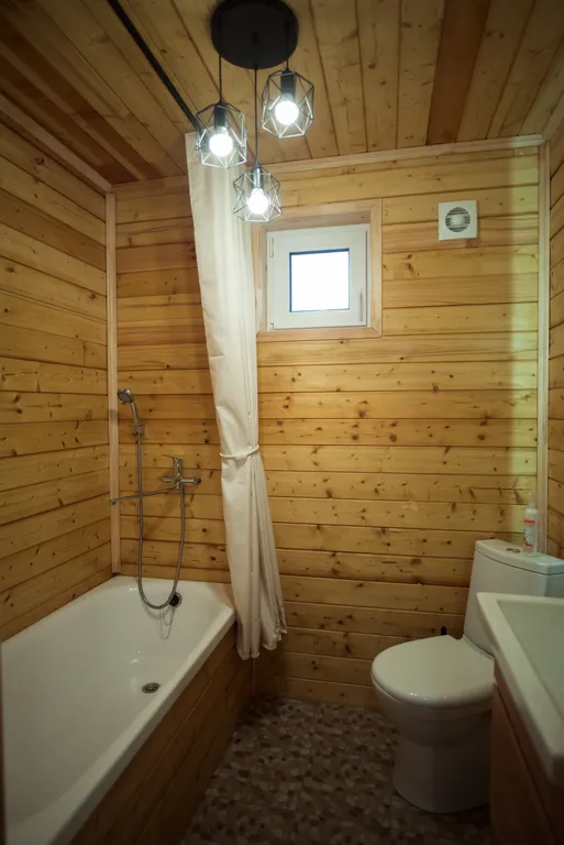 Дом и баня с чаном с видом на озеро