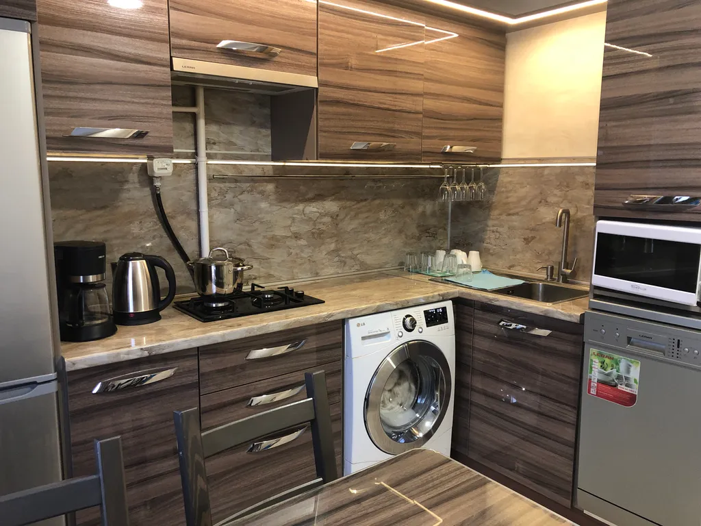 Трёхкомнатная с евро ремонтом