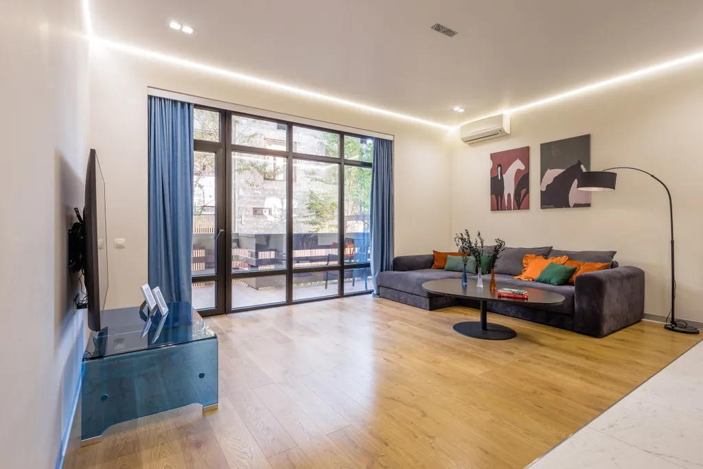 Квартира MyHomeYourHome в клубном доме с бассейном