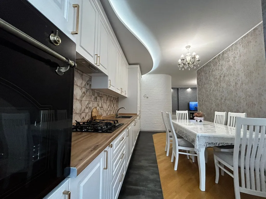 Шикарная квартира в центре с видом на бульвар и прямым выходом в парк