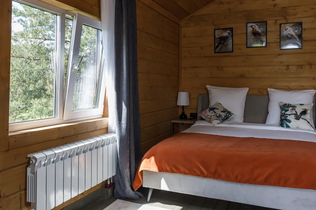 Коттедж для двоих в лесу у пруда