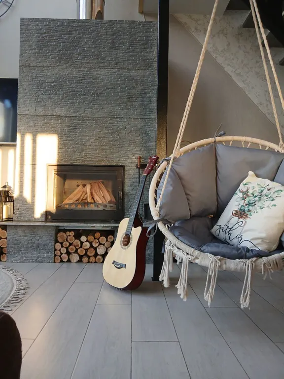 Большой уютный дом с камином