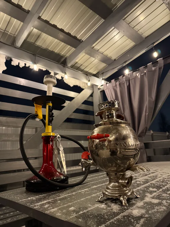 Домик в шалаше в деревне