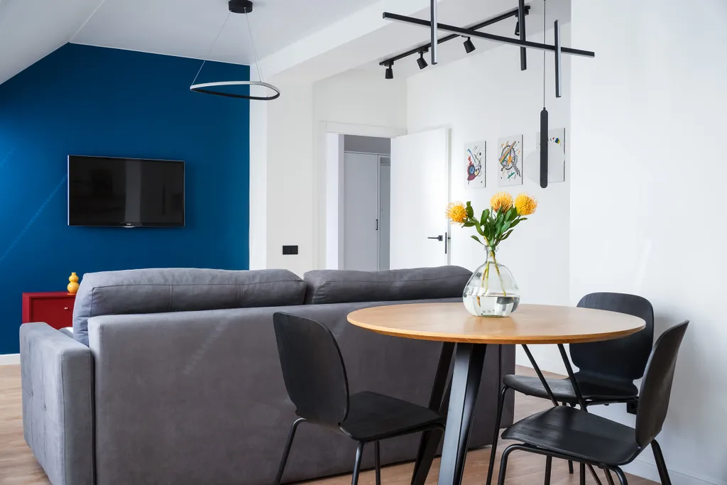 Квартира Квартира Комфортабельная евродвушка Мансарда у Верхнего озера — Калининград