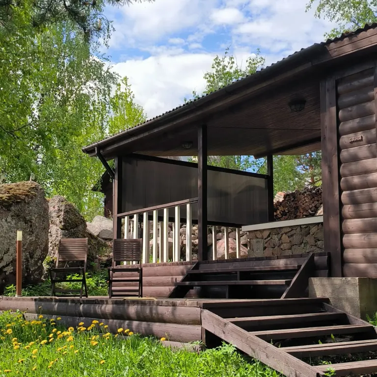 Дом на скале с панорамным видом на озеро