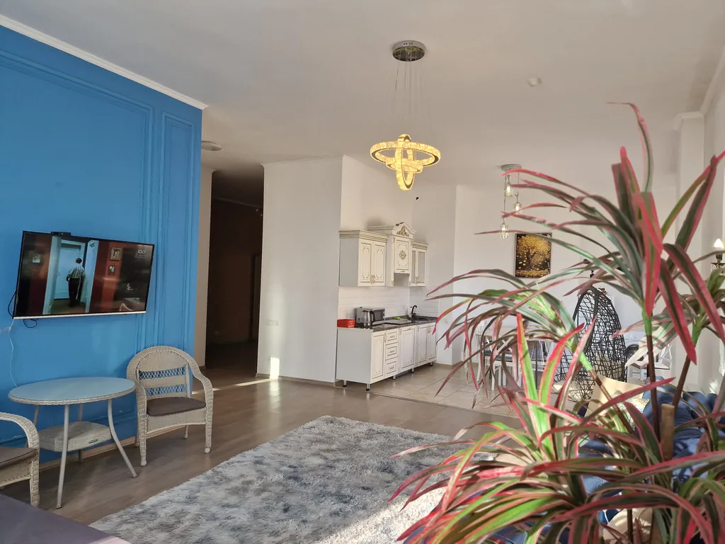 Современные апартаменты с террасой и видом на горы