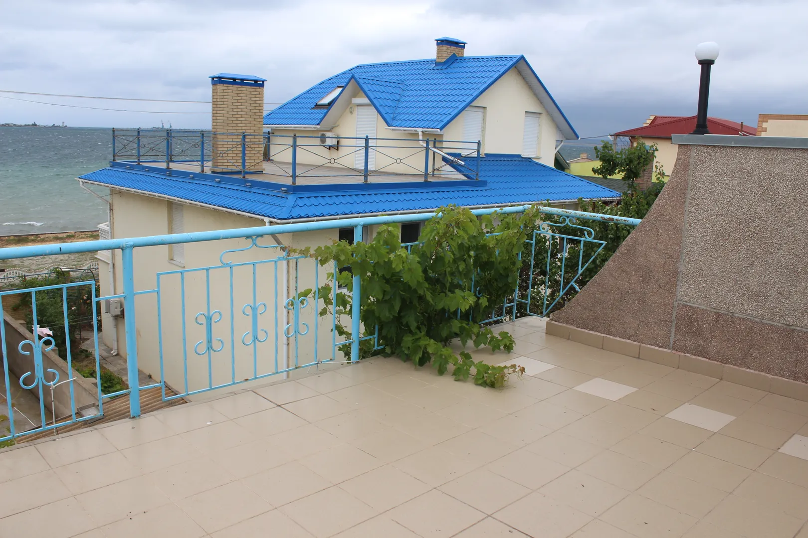 Смотровая площадка на 3 этаже с видом на озеро Донузлав