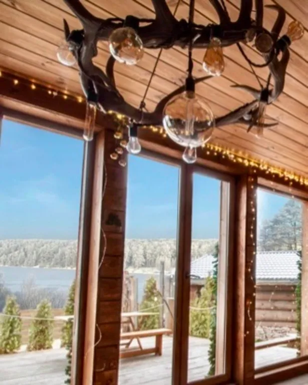 Шале на берегу реки с баней и горячей купелью