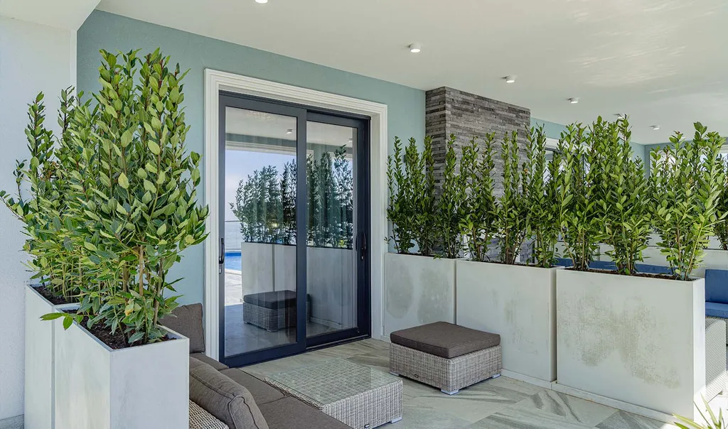 Полулюкс с выходом к бассейну и террасой