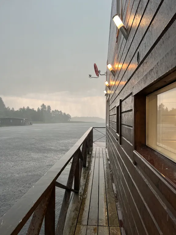 Плавающий дом CliffHouse