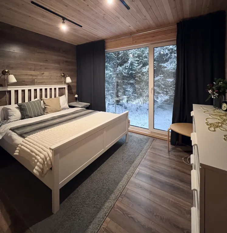 Коттедж Дом с панорамными окнами в лесу — Ломоносов