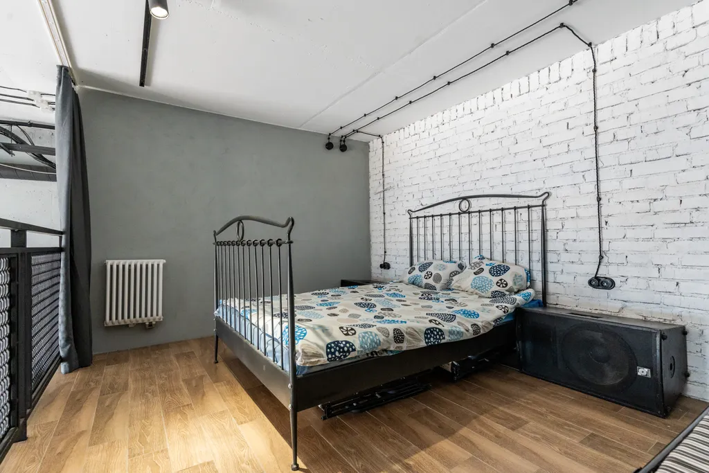 Эллинг на берегу моря