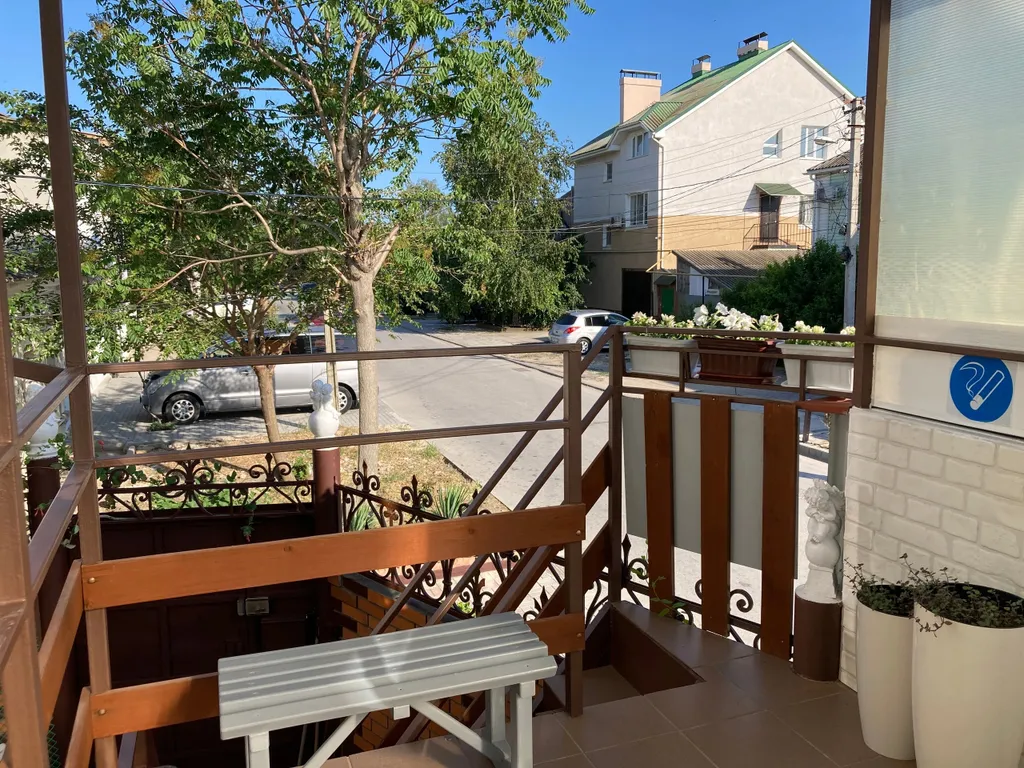 Уютная комната-люкс с балконом в частном доме