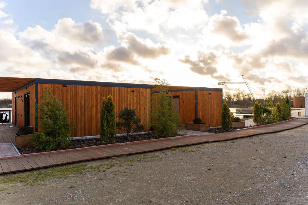 Домик с видом на озеро на двоих