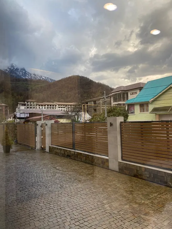 Апартаменты с собственной парковкой вблизи подъемника Горная Карусель