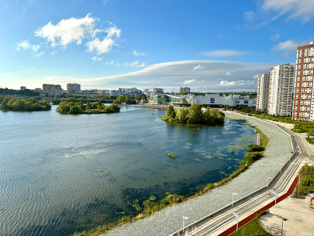 Студия с шикарным панорамным видом на набережную и реку Свияга