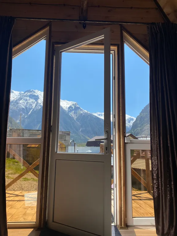 Треугольный домик в Приэльбрусье