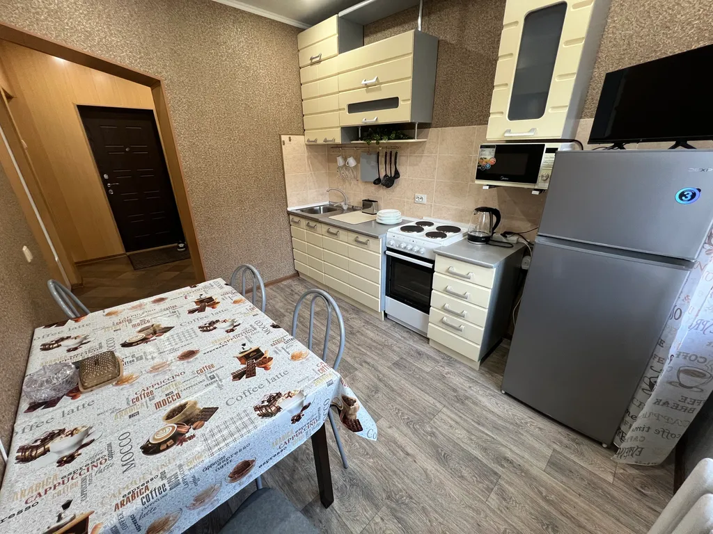 Уютная двухкомнатная квартира на первой линии, горы прямо из окна