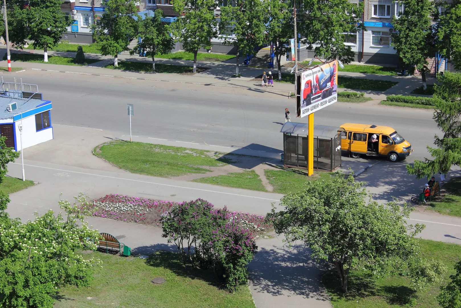 Автобусная остановка с лоджии